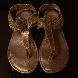 Women’s t-strap sandals in rose gold glitter